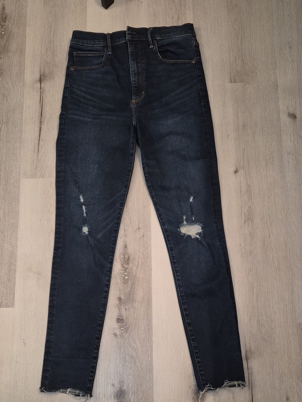 Abercrombie & Fitch Dark Wash Skinny Jeans with Knee Distress